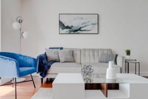 Stylish 1BR APT with Ocean and City view,pool,parking