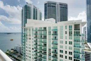 Stylish 1BR APT with Ocean and City view,pool,parking