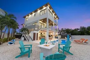 Luxury Seaside Escape ~ Heated Pool w Jacuzzi ~ Elevator ~ Dock ~ Scenic Views - Long Point Key