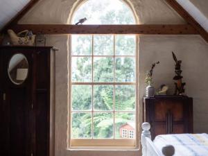 Hideaway Cottage - Secluded Retreat - Pet Friendly