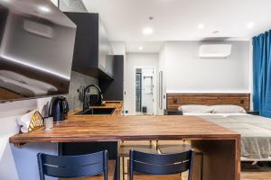 VR LATINA APARTMENTS