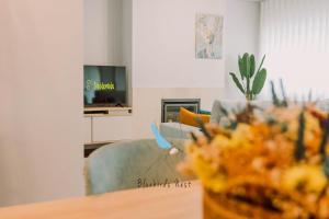 The Bluebirds Nest by TonsdeVerde