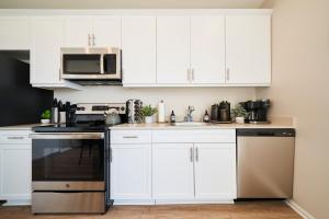 NEW Organic Modern Luxury 1BD1BA- close to everything!