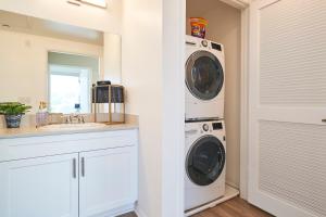 NEW Organic Modern Luxury 1BD1BA- close to everything!