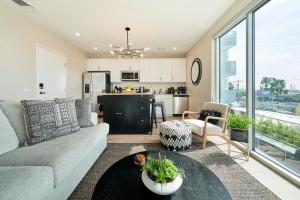 NEW Organic Modern Luxury 1BD1BA- close to everything!