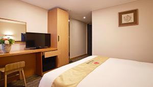 [Early Check in from 14:00] Standard Double Room with free 2pax's breakfast