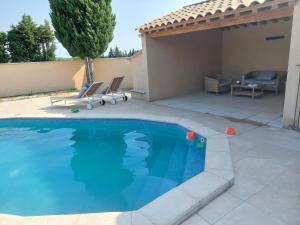 Mas La Gentille ,,, à la campagne , beautiful outdoor , swimming pool , pool house , Nice green Garden , BBQ ,,, only for you , pour passer un séjour inoubliable