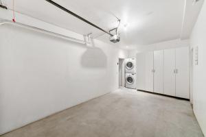 Beachfront Malibu House with Sauna and Ocean-View Deck