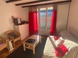 Appartements Appartement 3 pieces avec balcon, proche commodites, ascenseur - FR-1-515-203 : photos des chambres