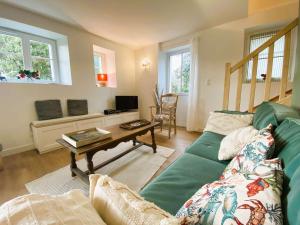 Maisons de vacances Maison 9 pers a Sainte-Marine, proche plage, port et restaurant, grand jardin avec verger - FR-1-481-150 : photos des chambres