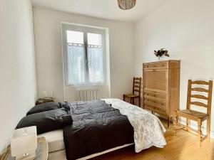 Maisons de vacances Maison 9 pers a Sainte-Marine, proche plage, port et restaurant, grand jardin avec verger - FR-1-481-150 : photos des chambres