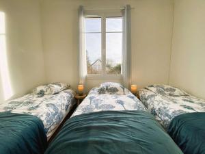 Maisons de vacances Maison 9 pers a Sainte-Marine, proche plage, port et restaurant, grand jardin avec verger - FR-1-481-150 : photos des chambres