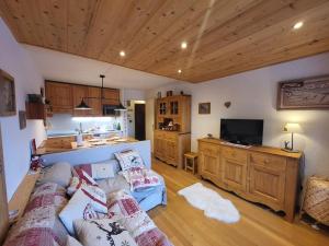 Appartements Appartement Chaleureux avec Balcon, Parking et Casier a Skis a Montgenevre - FR-1-266-220 : photos des chambres