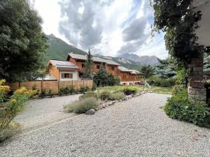 Appartements Appartement 3 pieces avec jardin et parking a Le Monetier-les-Bains - FR-1-330F-226 : photos des chambres