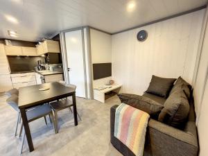 Chalets Chalet standing avec piscine chauffee, 4 couchages, proche plage et commerces, WIFI inclus - FR-1-361-527 : photos des chambres