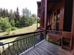 Appartement 3P 6 pers Arc 1800 au pied des pistes avec balcon et équipements complets - FR-1-411-917