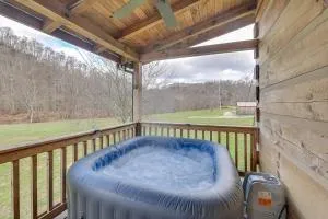 Pet-Friendly Cabin with Hot Tub in Daniel Boone NF - McKee