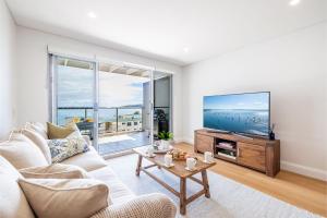 The Shoal, 508, Bullecourt St - stunning views, air con, lift and Wi-Fi