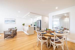 The Shoal, 508, Bullecourt St - stunning views, air con, lift and Wi-Fi