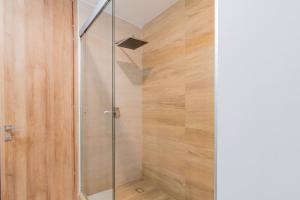 Hermoso Condo al Pie de la Playa Camino al Mar