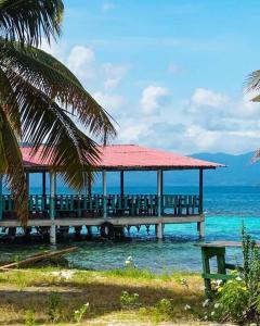Cabaña privada en Guna Yala isla Diablo baño compartido