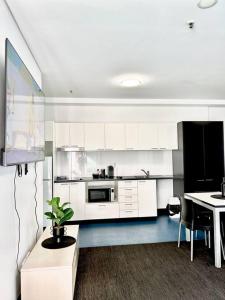 entire 2BR Central Apt 1004