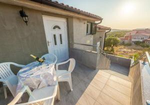 Apartments with parking space Grebastica, Sibenik - 11572