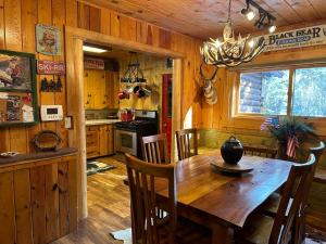 Papa Bears Cabin On The Red River In Red River, Nm