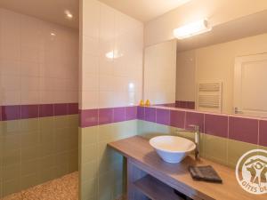 Maisons de vacances Gite Saint-Christophe-du-Bois, 2 pieces, 4 personnes - FR-1-622-33 : photos des chambres