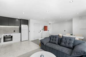 CBD Contemporary Comfort Townhouse 2 Bed 2Bath