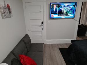 St. Paul Fry Street Den West Suite #2