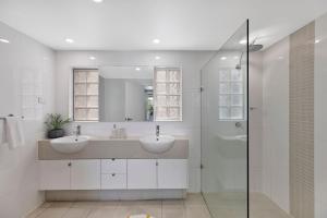 Coast Luxury Apartments 17