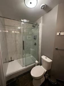 Luxury Two Queen Beds Condo - Grande Rockies Resort Indoor Parking Pool Hot tub GYM