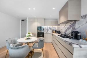 Jewel Luxury 1 Bedroom Apartment - CoastHM