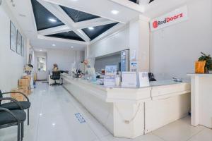 RedDoorz @ Darmo Surabaya