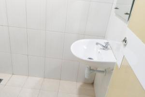 RedDoorz near Living Plaza Palembang