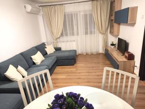 Platinum Apartment - apartament cu 3 camere, 2 dormitoare, 2 bai, bucatarie complet utilata, living, 2 balcoane