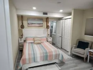 New Renovated! Half Duplex, .09 miles to the Beach - Laurel