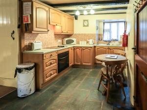 How Head Cottage