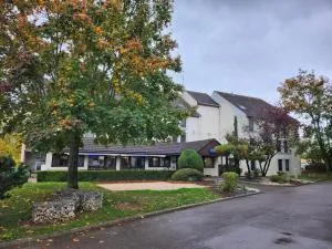 基里亚德迪容东米兰德酒店 - 塞讷塞迪容