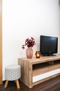 ALURE RESIDENCES 3 & 24h self check-in, parking in the garage in the apartment building included, new building, terrace, green location with a forest park with a lake, childrens playground