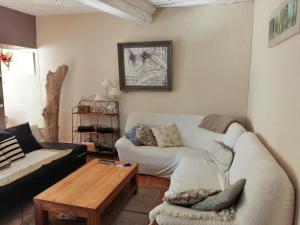 BELLE MAISON DE CARACTERE Dans VILLAGE et sa PISCINE Privée 7 PERS- 3 Chambres - 12 Rue Emile Zola