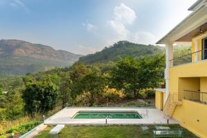 SaffronStays Zokaa - 3BR European-style villa with pool, den & open-sky shower near Imagicaa & Pali