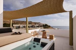 Deluxe Suite with Sea View and Hot-Tub room in Artemis Deluxe Rooms