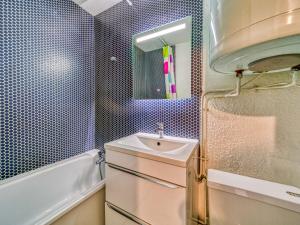 Studio Asters 18 Bâtiment C1 by Interhome