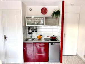 Apartment Les Cyprianes-7 by Interhome