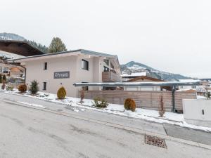 Apartment Das Georgen- Kitzsteinhorn by Interhome