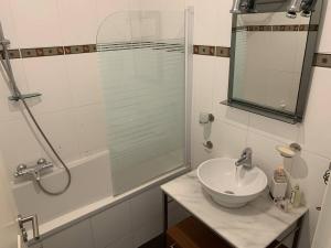 Grand T2 aux Issambres, jardin privatif, piscine, wifi, clim, parking - FR-1-768-57