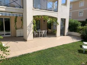 Grand T2 aux Issambres, jardin privatif, piscine, wifi, clim, parking - FR-1-768-57