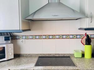 Casa Familiar con Piscina en Zona Tranquila de Miami Playa - ES-9-153